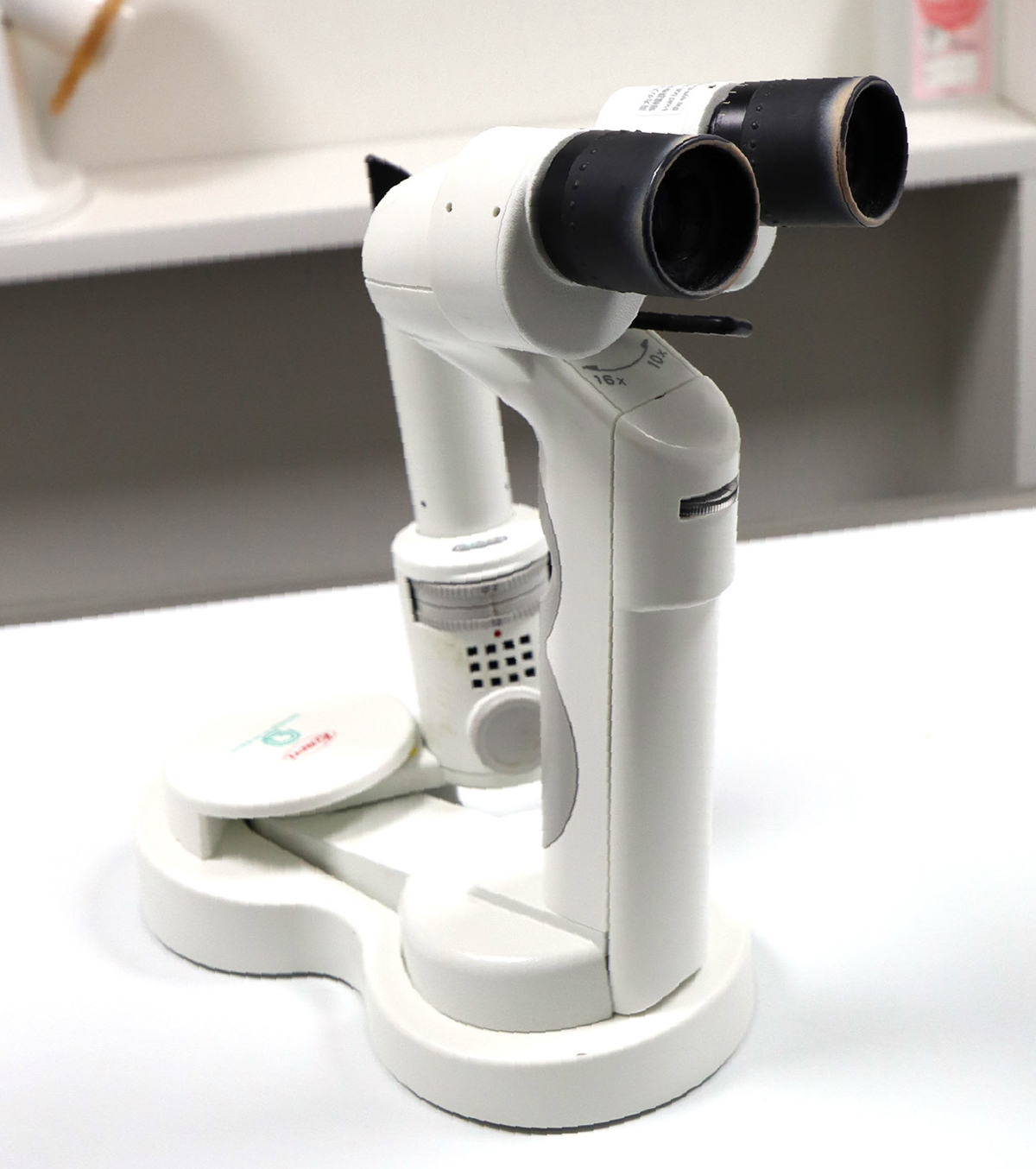 スリットランプ（PORTABLE SLIT LAMP　SL-17：KOWA)